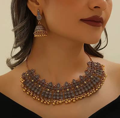 Boho-Chic 3pcs Jewellery Set: Vintage Necklace & Earrings.