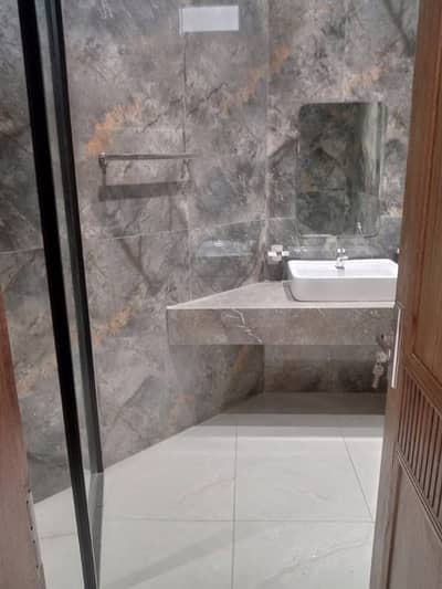 Prime Location Parsi Colony Flat Sized 1300 Square Feet For rent