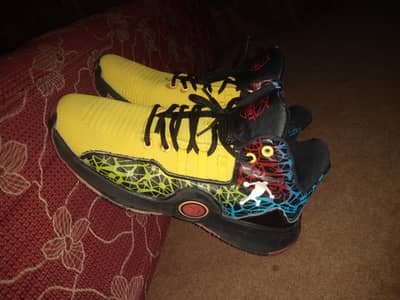 7High-top basketball sneakers with black, yellow 0333 31 987 93