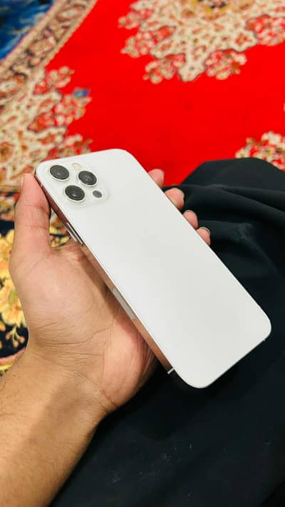 Iphone 12 Pro Max . . . 128 GB