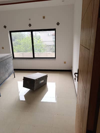 1 Kanal Brand New First Entry House For Rent