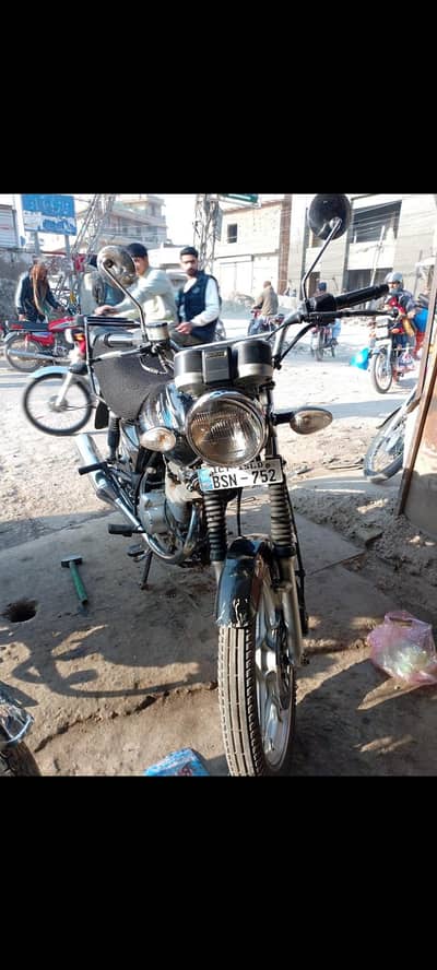 My Suzuki GS 150se Baike sor sale i need money