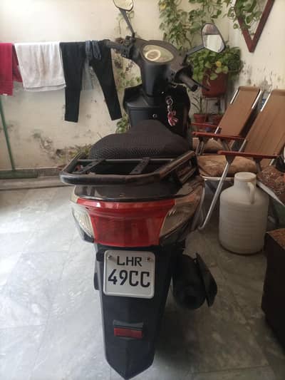 petrol scooty