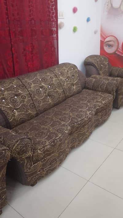 5 Seater Sofa 3-1-1 in Good Condition
