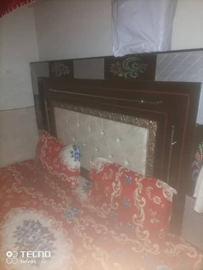 ڈبل بیڈ اور  فوم کے ساتھ Double Bed & Foam Mattress