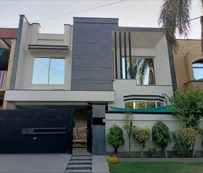 A Well Designed House Is Up For sale In An Ideal Location In Johar Town