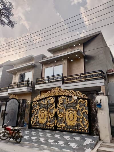10 Marla Brand New Luxury Modern Style House Super Hot Location All Original picture Attached With Direct Owner meeting For Sale in Airline Society Near to UCP University