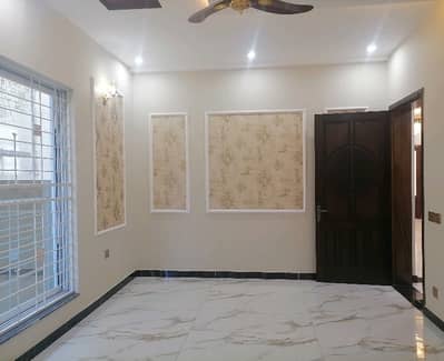 House In Johar Town Sized 10 Marla Is Available
