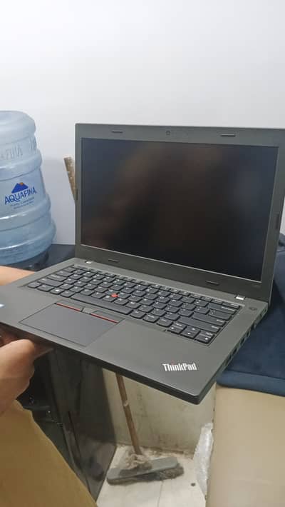 I5 7th gen 8 gb 256 14 inch display 4 hour battery original charger