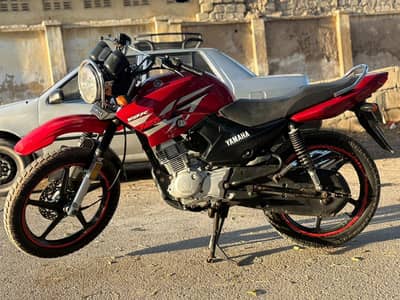 Yahamah 125 red color