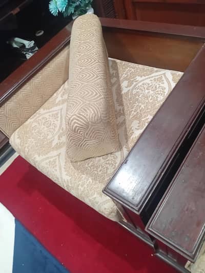 5 seter wooden sofa very good condition