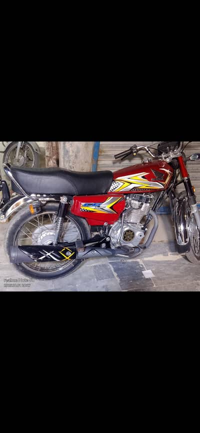 bohat achi halt mein hai paison ki zrort hai