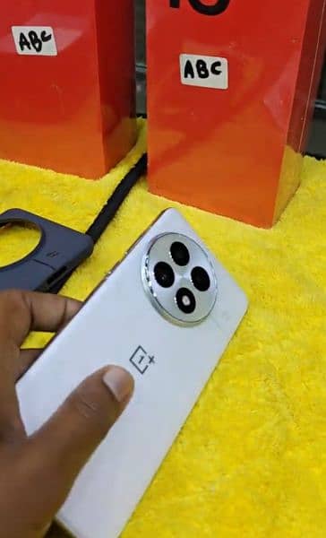 oneplus 13 12 GB 512 GB PTA approved 0329===036===4327 my WhatsApp