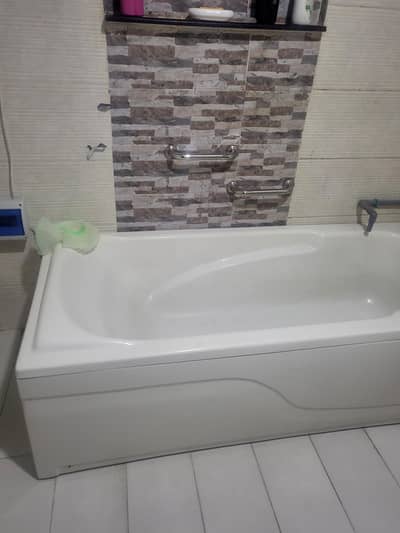 Bath Tub For Sale