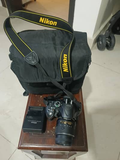 Nikon D5200 DSLR Camera with Lens, Bag & Charger