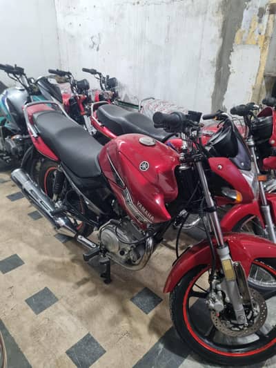 YAMAHA YBR 125 (2015)