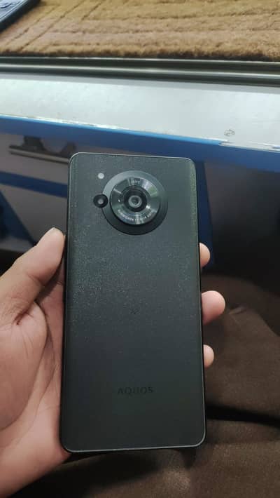 aqous R7 12/256gb officially approved