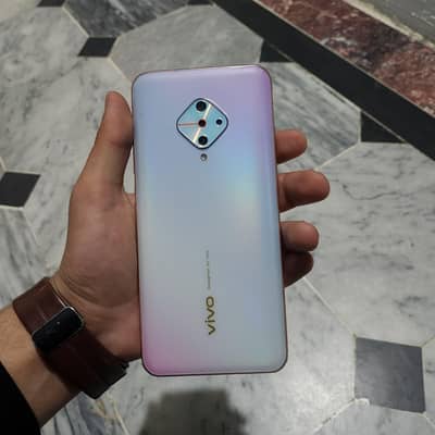 vivo y51 with box 4 ram 128 All orignal  Price last 21k