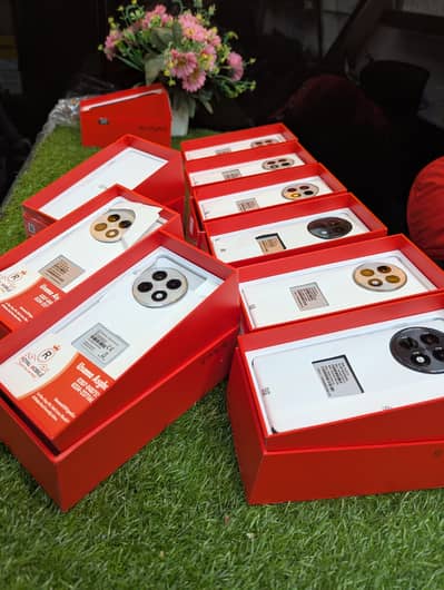 Oneplus ace 5 boxpack System non active 12/256 quantity available