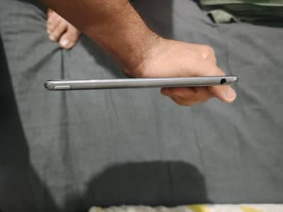 IPAD mini 5 64GB with original box and charger