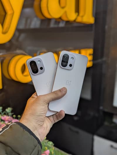 Oneplus 13t 12/256 system non active paperkits available