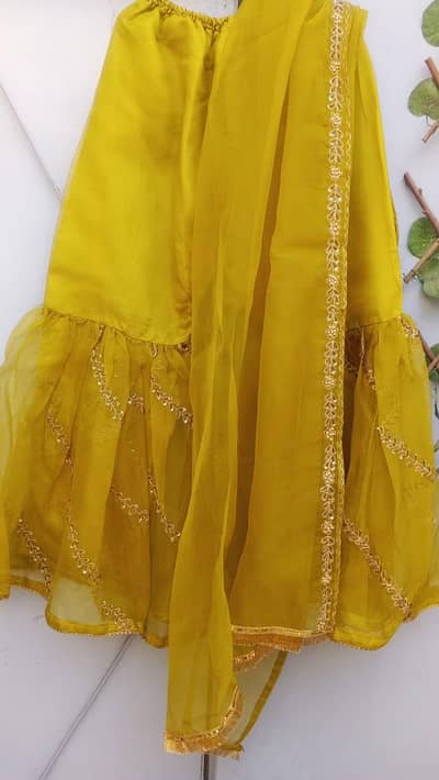 only 2 hours used clothes urgently for sale medium size