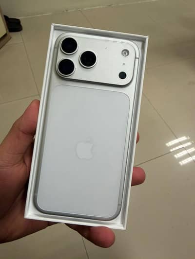 Iphone 17 pro max Silver