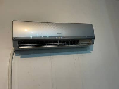 Gree 1.5 Ton Inverter AC for Sale