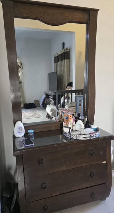 Dressing table