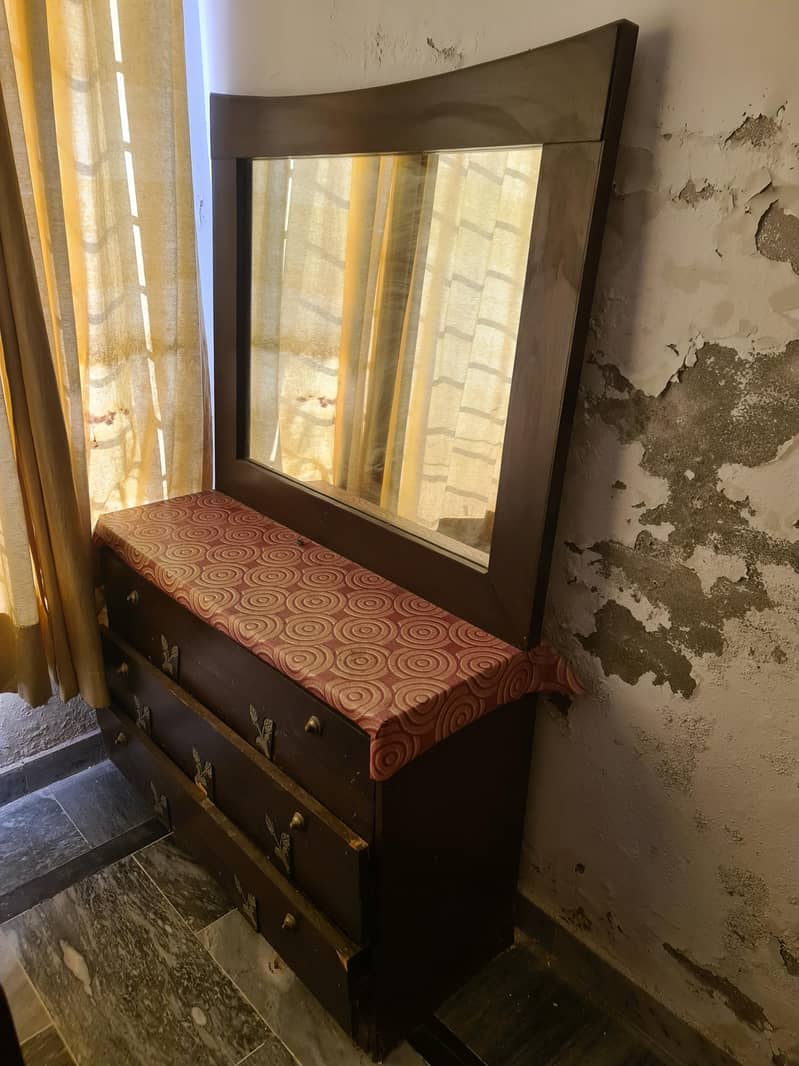 dressing table 0
