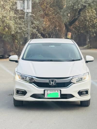 Honda city 1.5 automatic  white totally genuine except one right arch