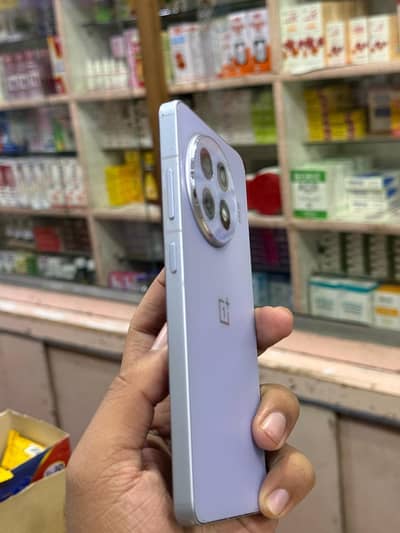 one plus ace 5 pro 12/256gb