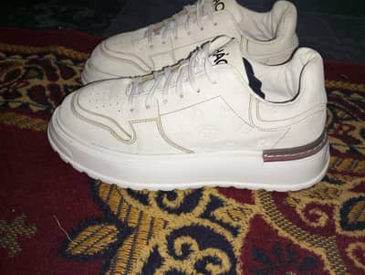 branded original shoes size UK 9 number