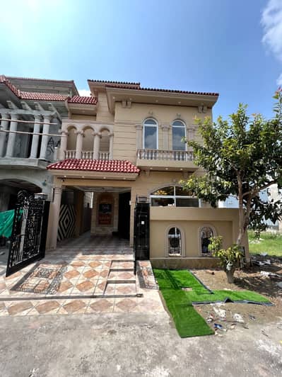 BRAND NEW 5 MARLA HOUSE FOR RENT IN DHA PHASE 9 TOWN