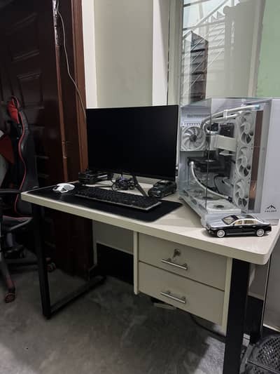 White Gaming table for pc