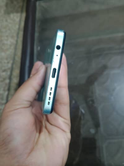 Infinix Hot 30 All okay Just screen shisha thoota ha