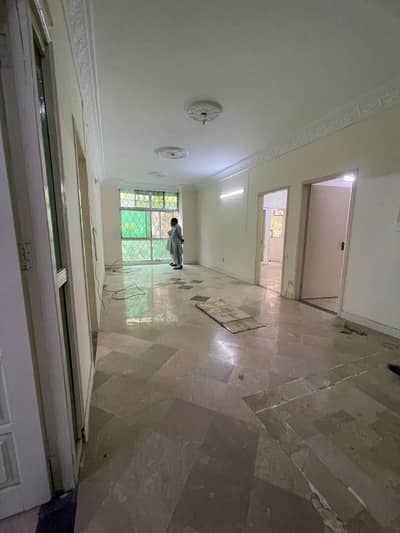 400 Yards 4 Bed Portion For Rent In Gulistan-E-Jauhar Near Continental Bakers