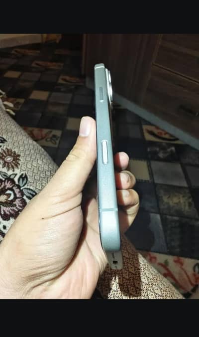 I phone 17 pro max white colour with charger