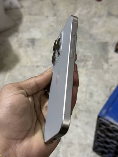 Iphone 15pro natural titanium