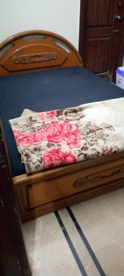 queen size bed for sale.