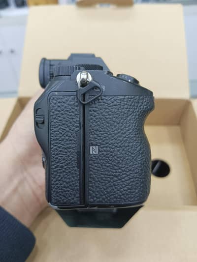 Sony Alpha a7R III Mirrorless Digital Camera