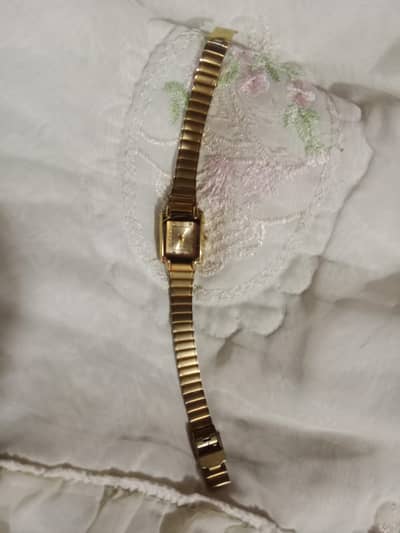 brand ki watch Mema company ki ha 22k gold  stainless steel