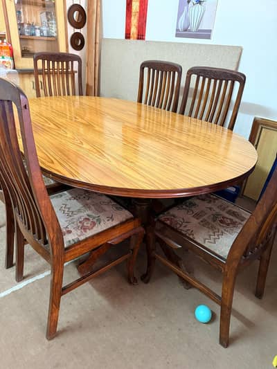 Oval Dining table with 6 chairs