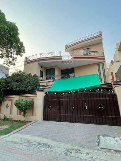 10 Marla House In Marghzar Officers Colony