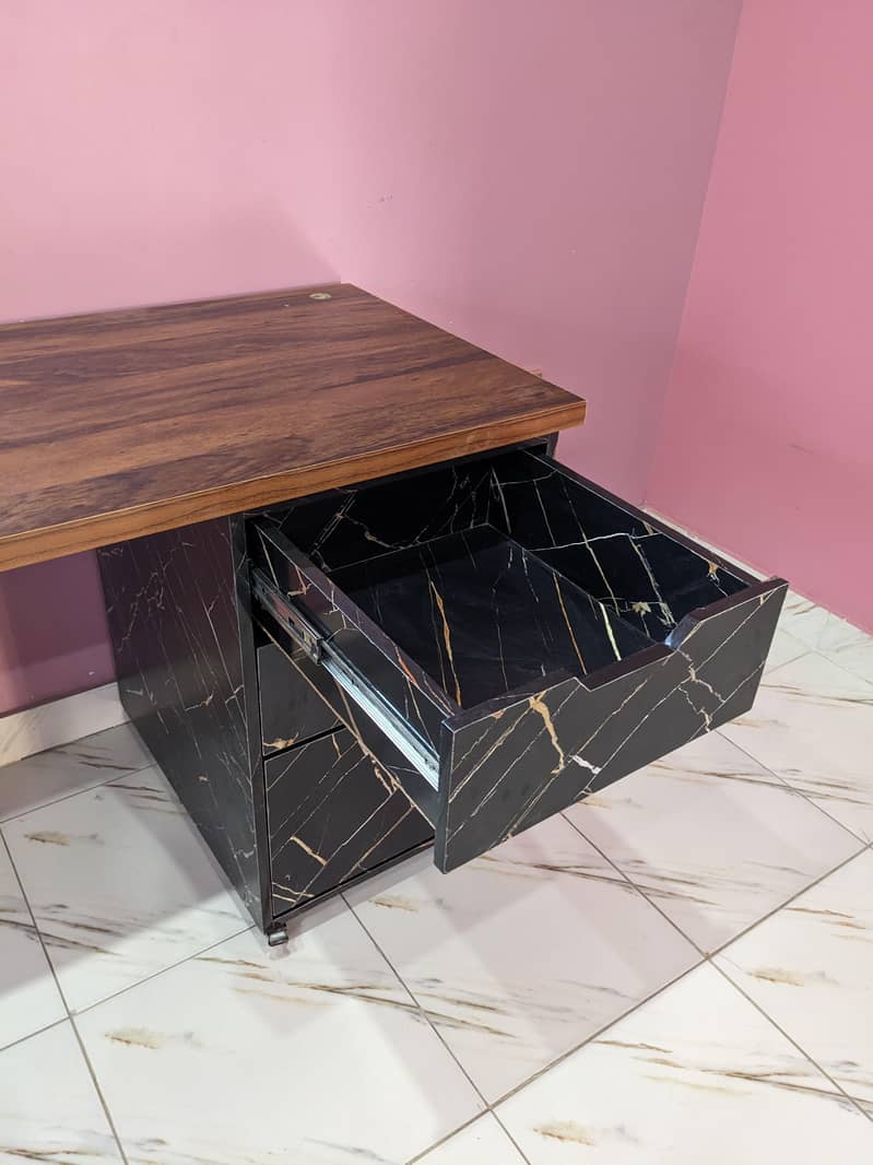 Custumize Computer Table 3