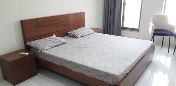 Perday 1 bed brand new luxury furnished flat on daily base bahria town lahore