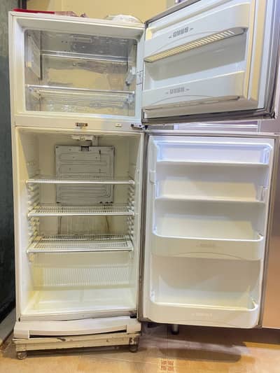 Full size Dawlance fridge