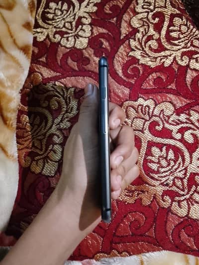 iPhone 8 all condition ok ha.   Baki Rate ka kaam siyada ho gay ga