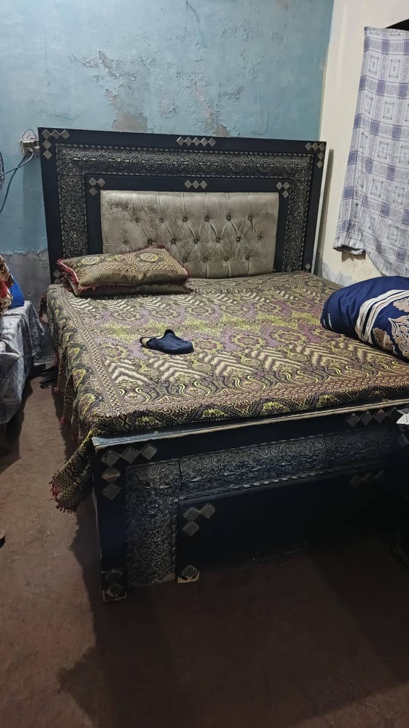 Double Bed,Dressing, Side Table's 0