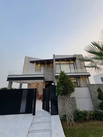 10 MARLA ELEGANT AND FULLY MAINTAINED SUPER HOT LOCATED BUNGALOW IS AVAILABLE IN THE BEST BLOCK OF DHA LAHORE.